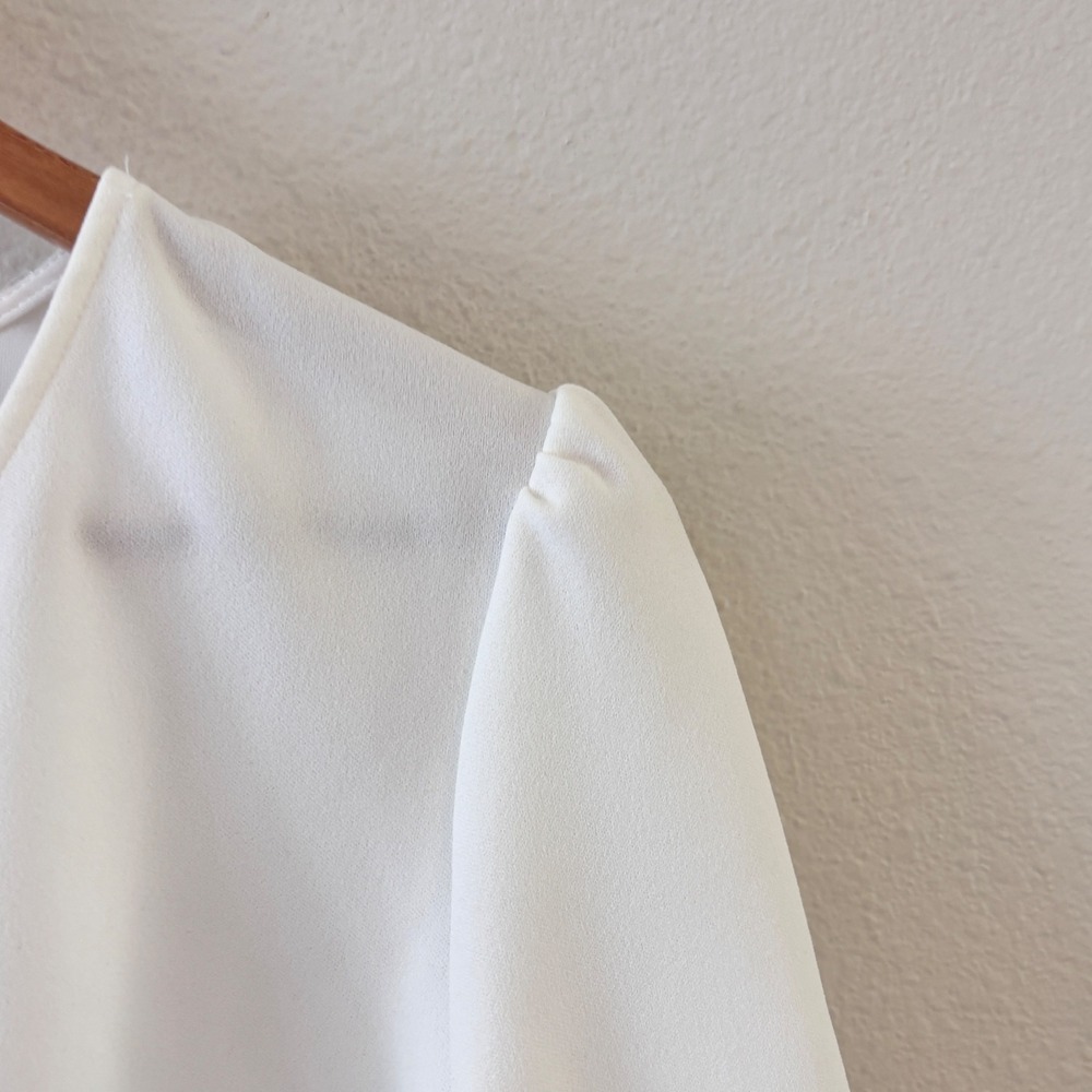 Tuckernuck‎ Pomander Place V Neck Blouse Womens L White Puff 3/4 Sleeve Preppy - Picture 4 of 9